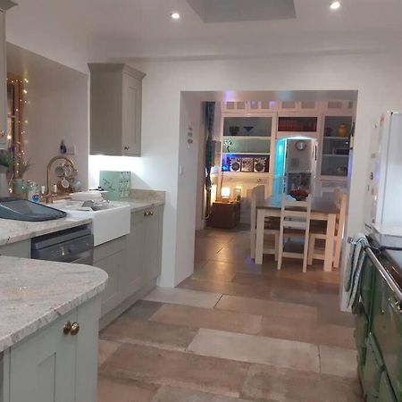 Big Fireplace Aga Hot Tub Wet Room Barn Garage Llanelli Extérieur photo
