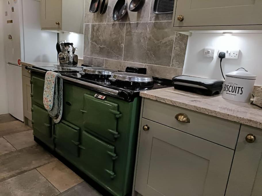 Big Fireplace Aga Hot Tub Wet Room Barn Garage Llanelli Extérieur photo