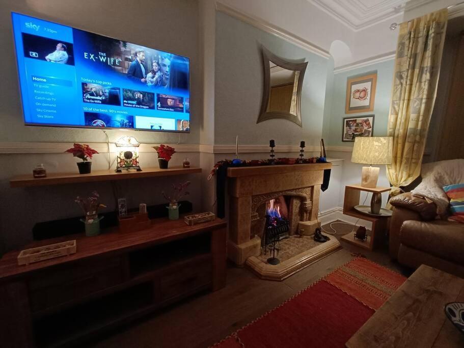 Big Fireplace Aga Hot Tub Wet Room Barn Garage Llanelli Extérieur photo