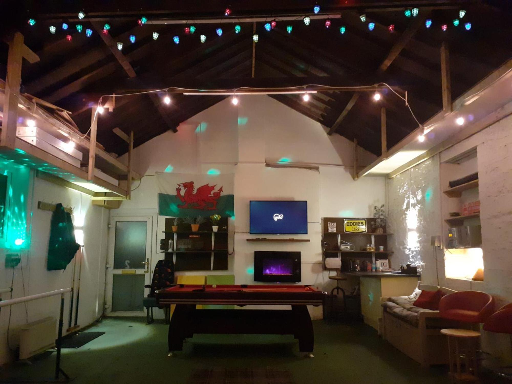 Big Fireplace Aga Hot Tub Wet Room Barn Garage Llanelli Extérieur photo
